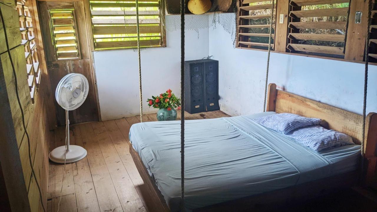 Guanaja Backpackers Hostel Экстерьер фото